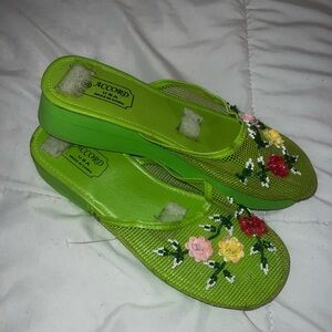 *SOLD* Chinese Slippers Sz 8